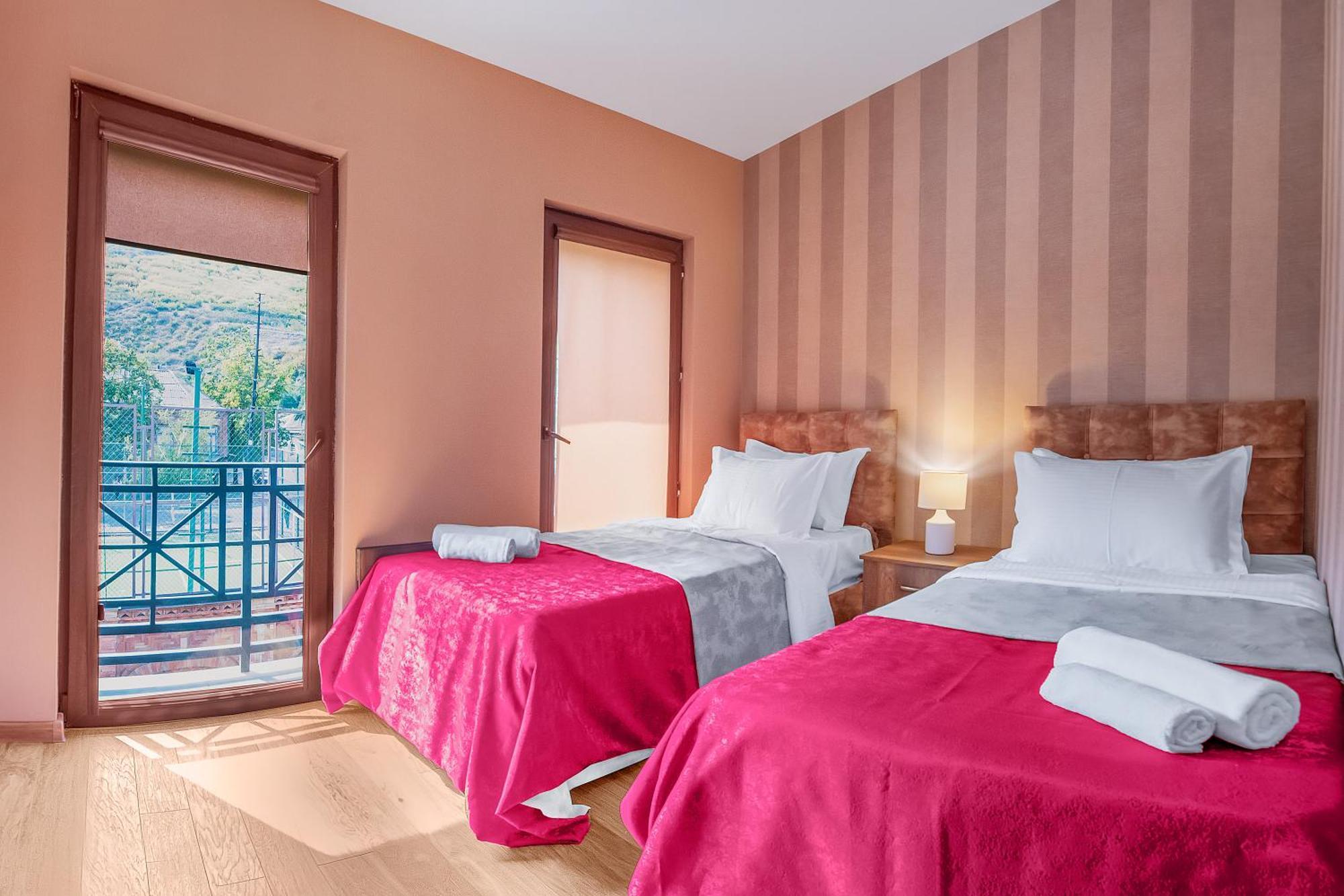 Dzvel Ubanshi Hotel Gori Ngoại thất bức ảnh